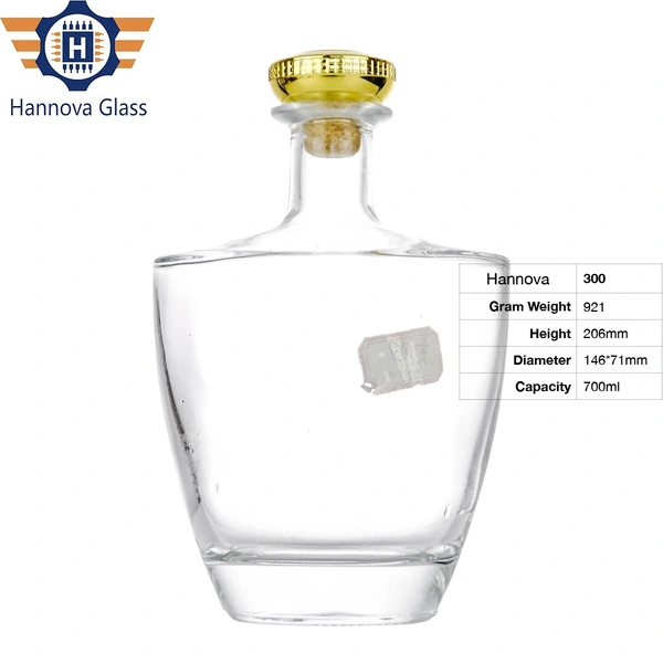 Modern Design 700ml Flask Shape Glass Bottle with a Heavy Thick Bottom for Premium Liquor Whiskey Vodka and Spirits