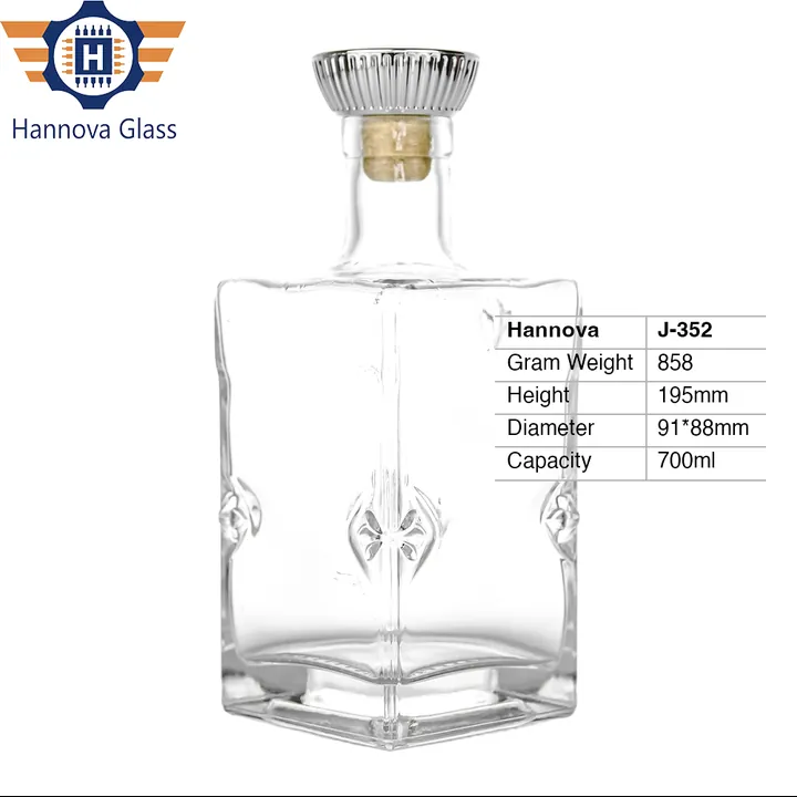 Customizable 700ml Rectangle Glass Whiskey Vodka Tequila Bottles Empty Engraved Flat Liquor Bottle with Cork for Spirit